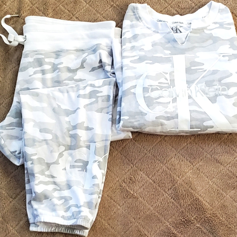 CK sweatsuit outfit
